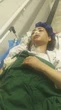 Una mujer en Irán queda paralítica tras ser disparada por la policía por no llevar velo