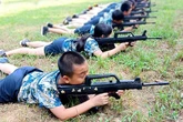 Los campamentos militares de verano en China: cuando soldados entrenan a niños en técnicas de combate