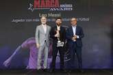 Messi recibe el premio Marca América: 