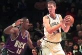 El gigante Shawn Bradley, parapljico tras su accidente de bicicleta
