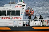 El capitán que rescató a 15 personas tras hundirse el yate en Sicilia: "Estaba detrás de nosotros. De repente, desapareció"