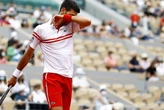Djokovic levanta dos sets a un desfondado Musetti