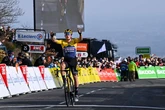 Roglic ya asusta en la Pars-Niza