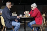 Sanidad propone prohibir fumar en las terrazas aunque se pueda guardar la distancia de seguridad