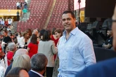 Luis Alfonso de Borbón, a punto de dejar de ser 'rey' de los Franco mientras ve reinar a su hija en París