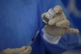 La Justicia belga reconoce que AstraZeneca violó el contrato con la UE pero no la castiga como pedía Bruselas