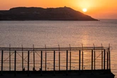 La ruta migratoria inversa: Evra quiere cruzar la valla desde Ceuta a Marruecos