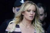 La ex actriz porno Stormy Daniels declara en el juicio a Trump: "Sabía que era mayor que mi padre"