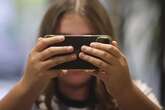 Cerca de la mitad de las víctimas que sufre acoso escolar también sufre 'cyberbullying'