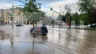В центре Москвы улицу затопило кипятком из-за прорыва трубы