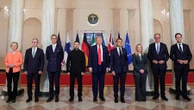 СМИ сообщили о нарушении Макроном диппротокола на фотосъемке в Белом доме