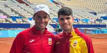 «Зустріч на автобусній зупинці». Надаль і Алькарас зробили спільне фото з російською тенісисткою на Олімпіаді-2024