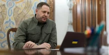 Світла немає, але будуть брифінги. Єрмак взявся за виконання доручення Зеленського — чого чекають від журналістів