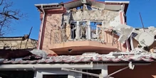 «Немає поверху, все рознесло». Росія вдарила по житлових кварталах Херсона: є загиблий та поранені - відео