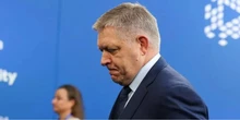 Видно постріли та реакцію політика. ЗМІ оприлюднили кадри замаху на Фіцо, які раніше не публікували