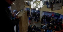 Метро Києва відновлює роботу після тривалої повітряної тривоги, на станціях виникли черги