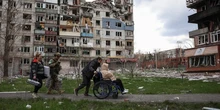 «КАБи стирають район за районом». Що відбувається у відрізаному російськими дронами Покровську і як звідти евакуюють людей — фоторепортаж