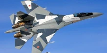 «Дрейфує лицом в воду». Пілот збитого російського Су-35 загинув у морі — Олещук