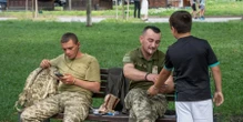 Чи є життя після фронту. Скільки компаній готові працевлаштувати ветеранів, а скільки — дійсно це роблять