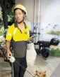 Mang theo chú chó nhỏ, nam sinh nghèo ngày làm 10 tiếng, đêm ngủ gầm cầu để tích góp tiền nhập học