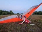 Motolotnia runęła na ziemię. Pilot przeżył upadek