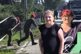"W pierwszej chwili ogłuchłam". Widzieli akcję na niebie, po chwili spadły szczątki