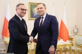 Duda wręczył Nawrockiemu swoją książkę. "Będziesz mnie lepiej znał"