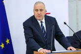 Wyborcy KO odpłynęli. Schetyna chce trafić do młodych