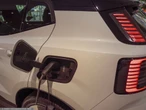 "Doskonała adaptacja". Polska światowym potentatem w produkcji baterii do "elektryków"