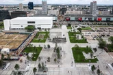 Plac Centralny gotowy, lecz sąsiedztwo dalej w stanie zawieszenia. Co poszło nie tak?