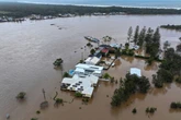 Powodzie w Australii. Całe miasta odcięte od świata. Dwie osoby nie żyją