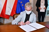 Właścicielka fermy skazana na 4,5 roku więzienia za zmuszanie do pracy