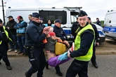 Uderza w aktywistów. "Nie wylewajcie dziecka z kąpielą"