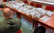 Policja rozbiła dwie grypy przestępcze. 25 osób z zarzutami