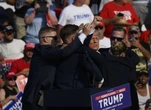 Wysłał krótkiego e-maila do zwolenników. "To jest wiadomość od Donalda Trumpa"