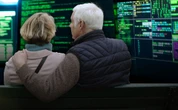 Płatne randki na Facebooku. Jak seniorzy w zamian za towarzystwo wysyłają Blika