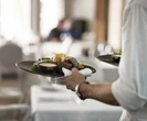 Restauracje obchodzą obostrzenia. Mówią, że oferują miejsca do pracy