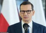 Zagraniczny dziennik pisze o Polsce. Morawiecki nazwał Sikorskiego Kłamcą