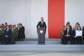 "Ponad pół miliona osób" w armii. Kosiniak-Kamysz odpowiada Nawrockiemu i reaguje na gwizdy tłumu