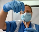 Nie chcieli zaszczepić się na COVID-19. Zostali zwolnieni z pracy