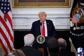 Trump przysłał prezent. Specjalny gest prezydenta USA wobec prezydenta Polski
