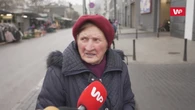 Emerytka podeszła do naszej kamery. "Proszę to przekazać"