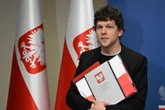 W 2024 roku rekordowa liczba cudzoziemców uzyskała obywatelstwo