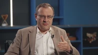 Prof. Dudek pochwalił Nawrockiego. Chodzi o radzieckie pomniki