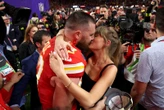 Chłopak Taylor Swift przyłapany w klubie nocnym. Nagranie krąży po sieci