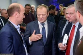 Tusk i Budka przed telewizorem. "Jesteśmy jedną drużyną"