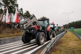 Wyrzucił polską flagę. Obywatel Izraela tłumaczy swoje zachowanie