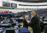 Emocjonalna debata nad praworządnością. "Polski rząd łamie prawa osób LGBT+"