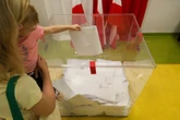 Kradzież karty do głosowania i nieprawidłowości w komisjach. Co grozi i gdzie zgłaszać?