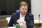Wyciek maili. Cieszyński nie odpowiedział na pytania, teraz przeprasza